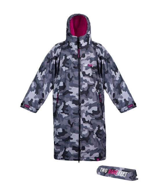 Two Bare Feet Weatherproof Changing Robe with Changing Mat (Camo/Raspberry)